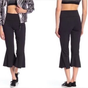 Avec Les Filles NWT Sport Flared Ruffle Yoga Legging, Size S